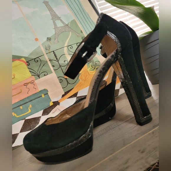 BCBG Paris suede heels - Picture 2 of 9